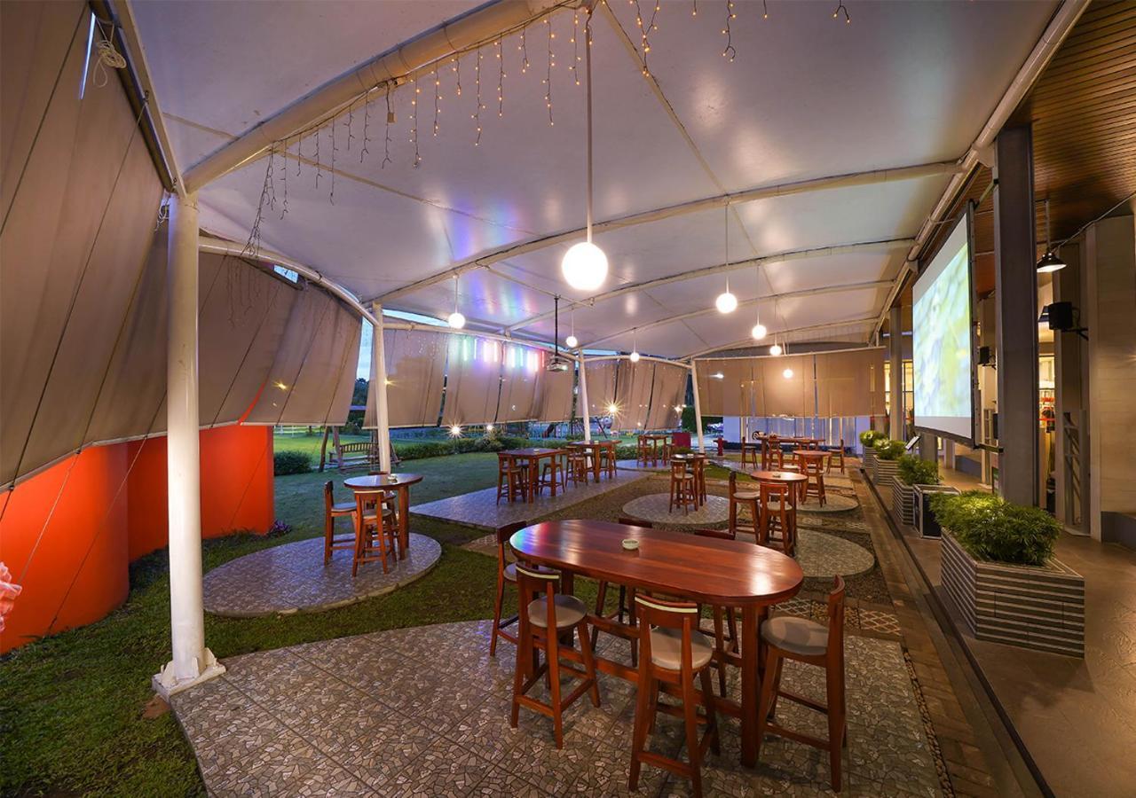 Harris Hotel Sentul City Bogor Exteriör bild