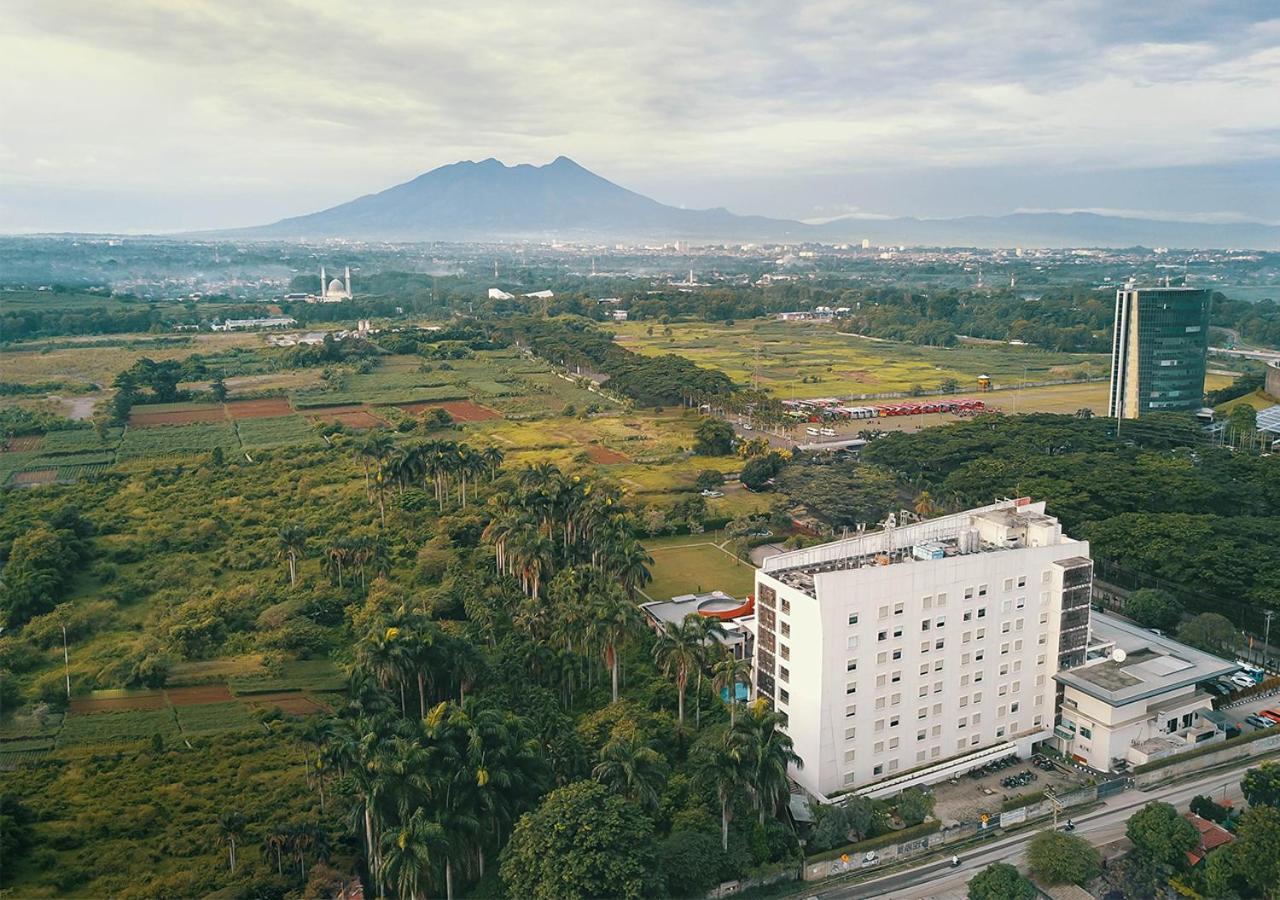 Harris Hotel Sentul City Bogor Exteriör bild