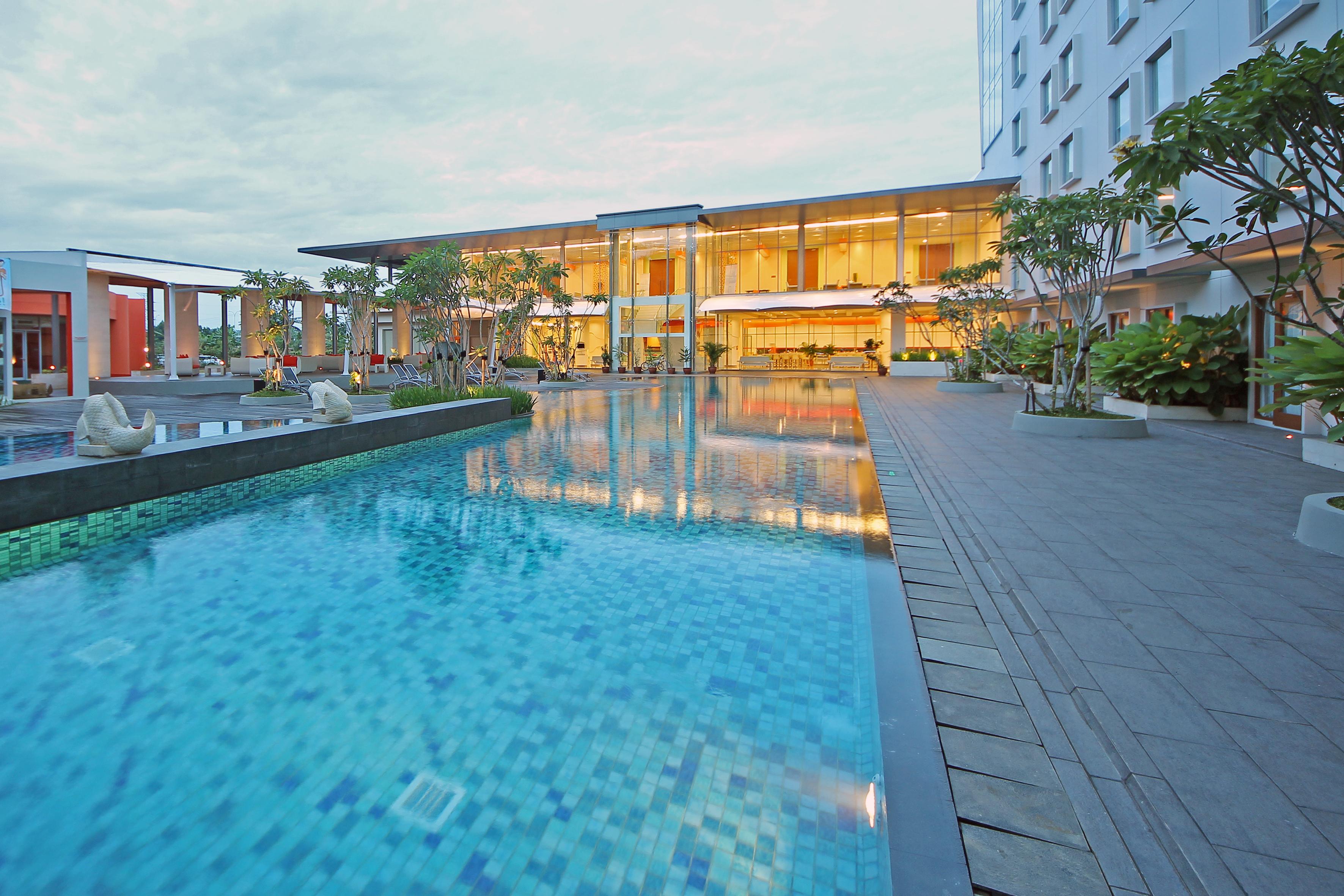 Harris Hotel Sentul City Bogor Exteriör bild