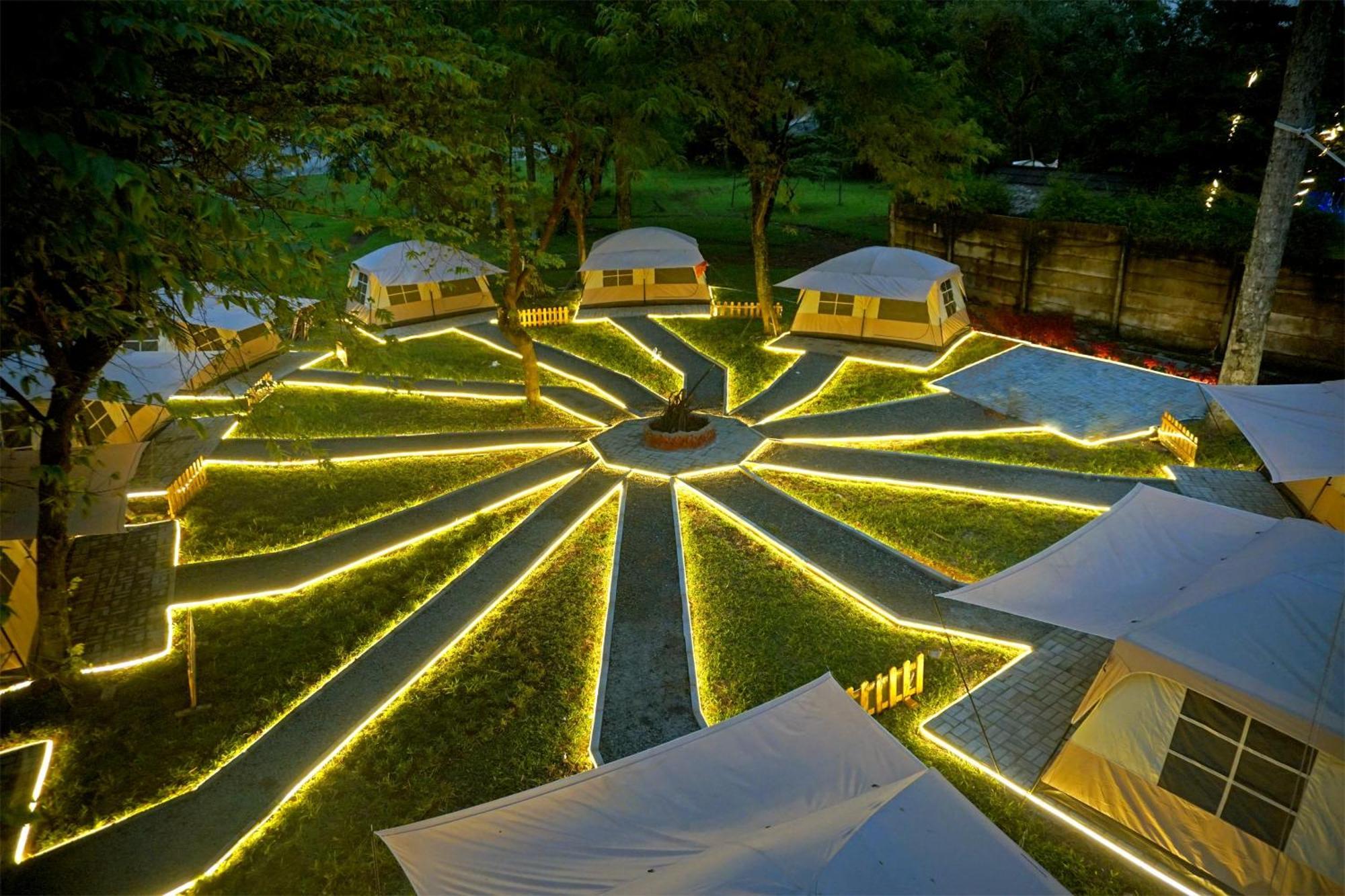 Harris Hotel Sentul City Bogor Exteriör bild