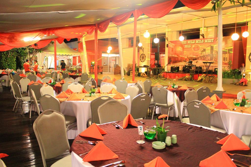 Harris Hotel Sentul City Bogor Exteriör bild