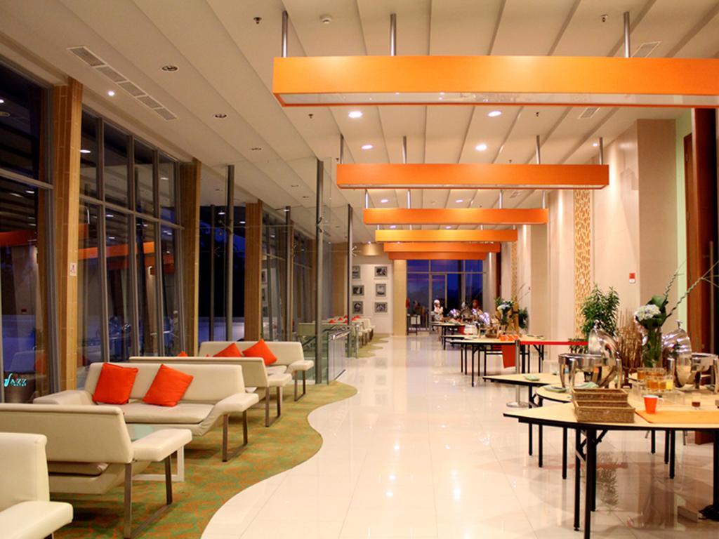 Harris Hotel Sentul City Bogor Exteriör bild