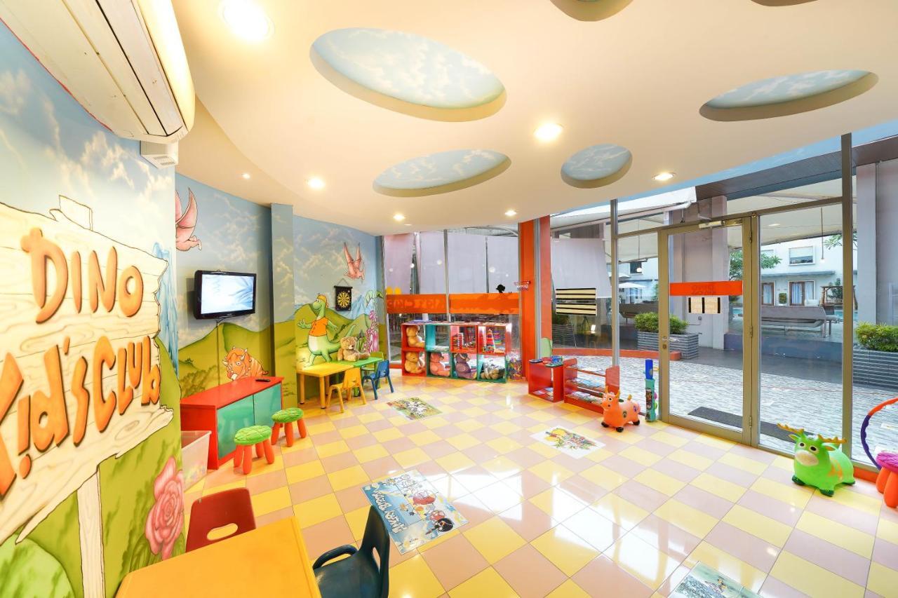 Harris Hotel Sentul City Bogor Exteriör bild