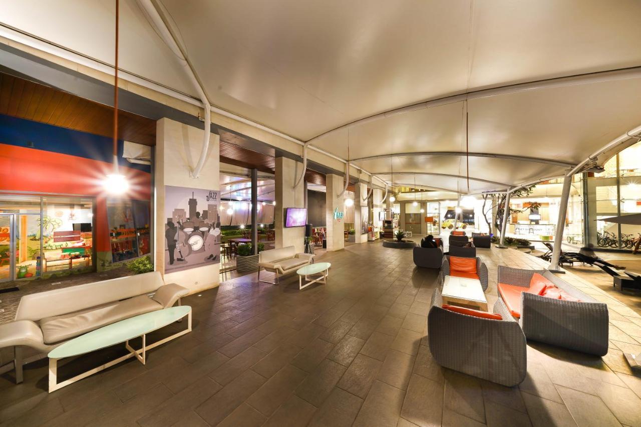 Harris Hotel Sentul City Bogor Exteriör bild